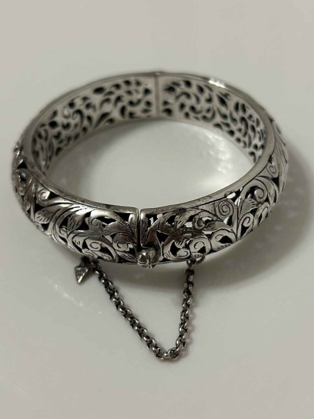 Silpada B1829 Retired Forever Stunning Sterling Silver Hinged Bangle Bracelet